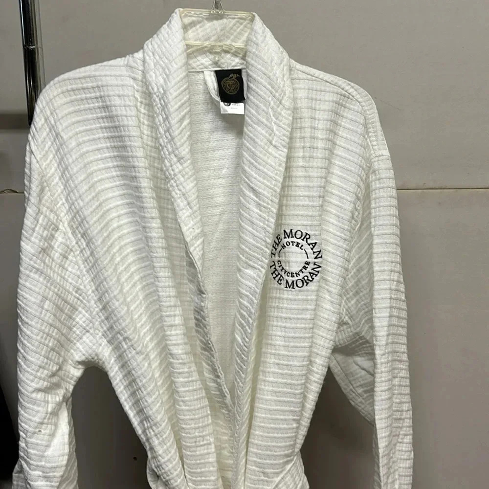 Hotel Bathrobe “The Moran Hotel” with Tie. New - Picture 2 of 7